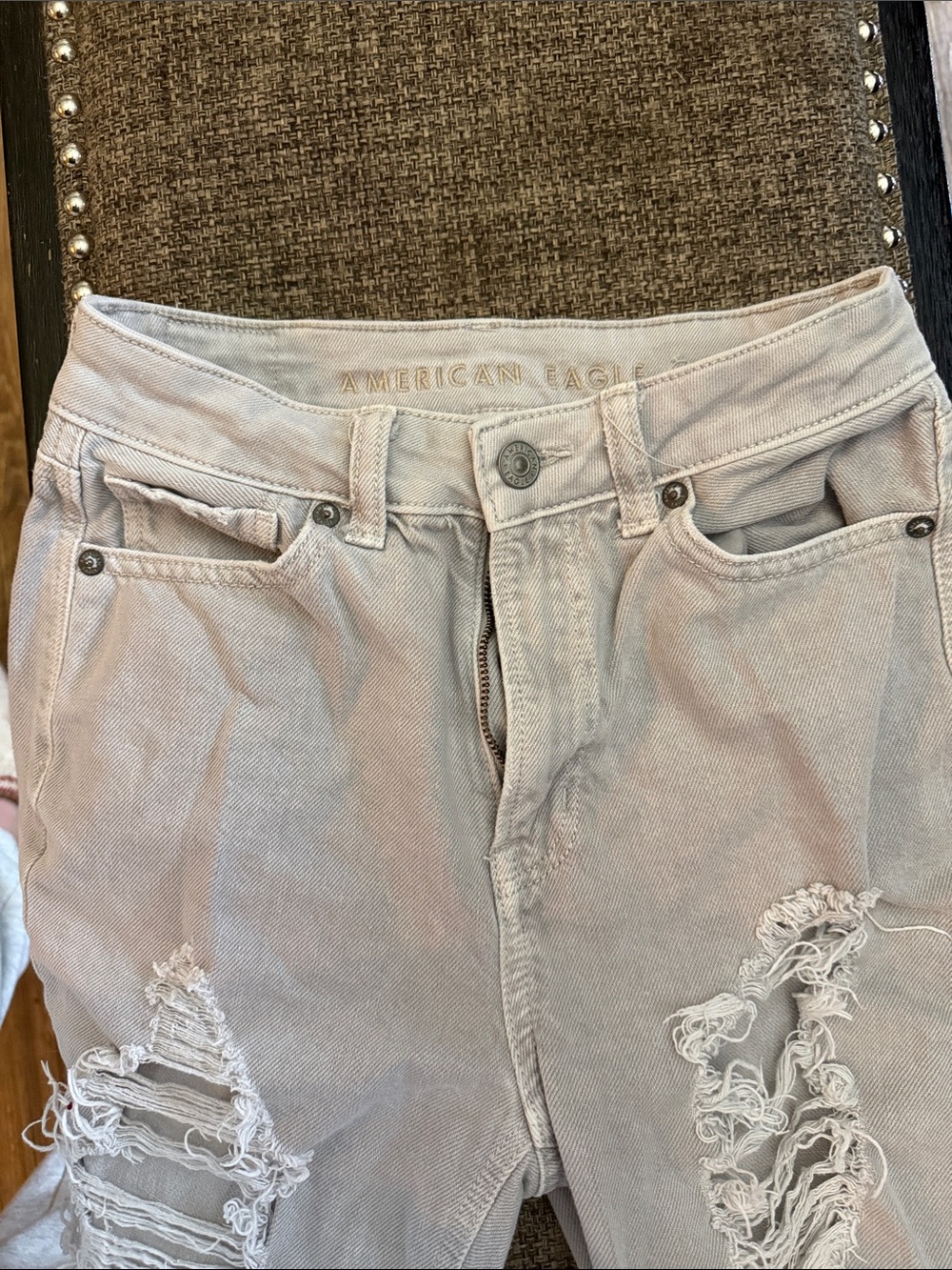American Eagle Outfitters Women's Light Gray Distressed Boyfriend Jeans